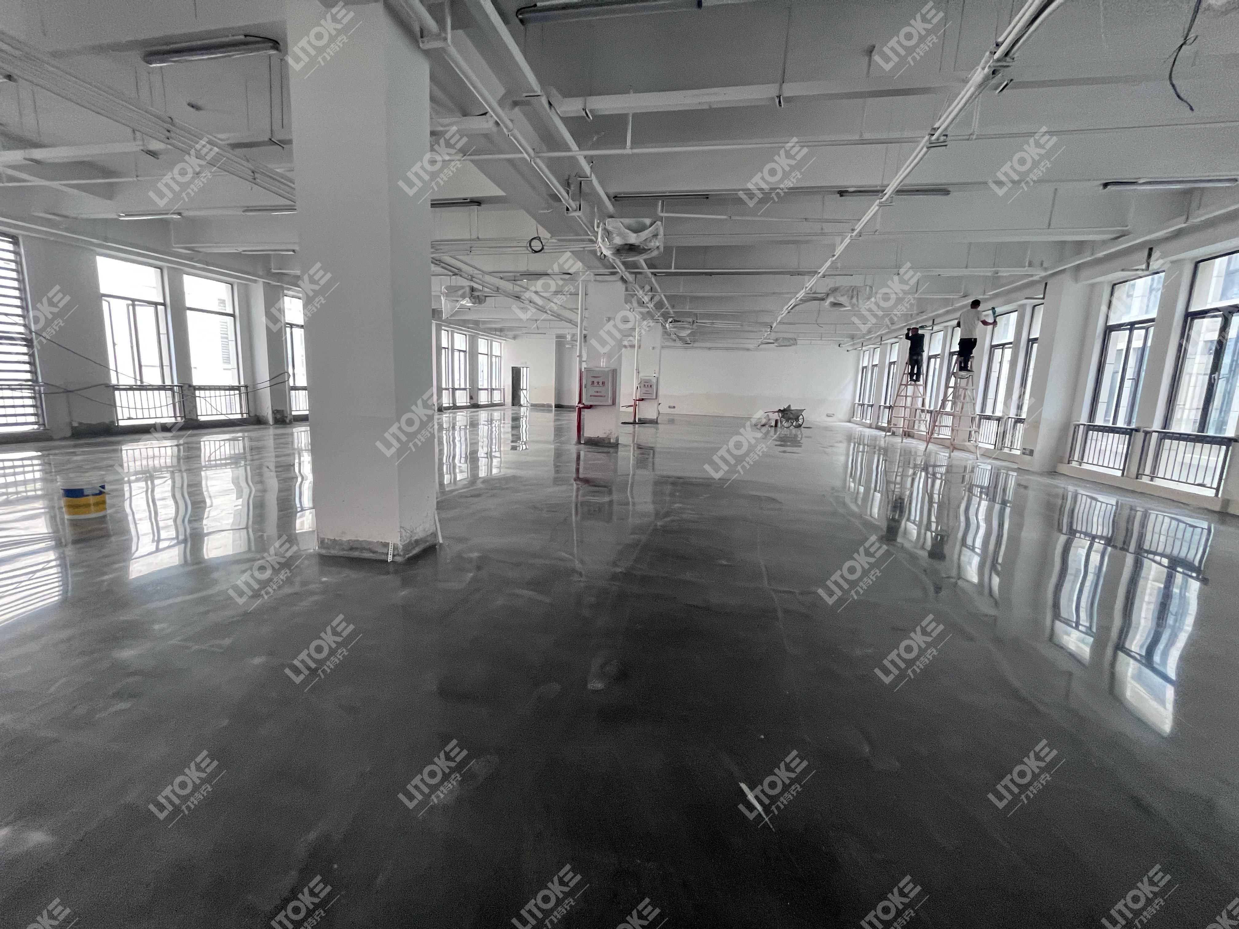 環氧地坪 vs 金剛砂地坪，工廠車間選擇哪種更劃算？